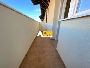 Apartament cu 3 camere, balcon, garaj, boxa si scara interioara - imagine 16