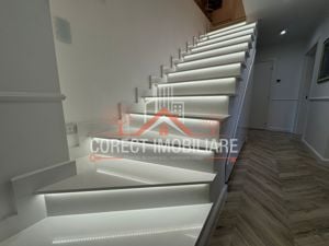 Apartament central ultramodern cu scară interioară - imagine 11