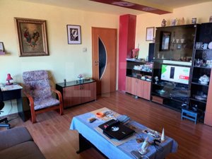 Apartament cu 3 camere, 80 mp, zona Lunei - imagine 2