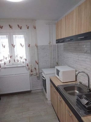 Apartament de 2 camere, 60 mp, decomandat, balcon, zona Aparatorii Patriei  - imagine 4