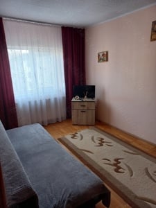 Închiriez apartament semidecomandat