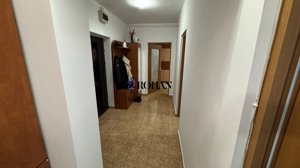 apartament de vanzare 2 camere Vasile Goldis 60 mp - imagine 2