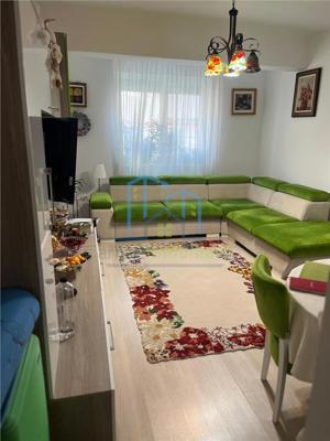 Apartament 3 camere, decomandat, et 1 4, 2 bai, loc de parcare inclus in pret - imagine 2