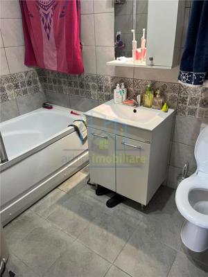 Apartament 3 camere, decomandat, et 1 4, 2 bai, loc de parcare inclus in pret - imagine 13