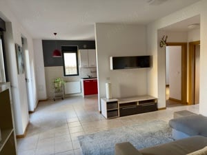 Vând apartament in Dumbrăvița - Complex Barcelona - 2 camere + curte + loc parcare - imagine 2