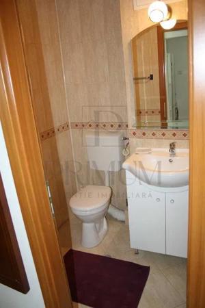 Apartament 3 camere - Zona Bucovina - Centrala Proprie - imagine 5