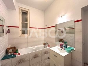 Apartament de vanzare 4 camere 2 bai balcon curte comuna 147 mpu Sibiu - imagine 8