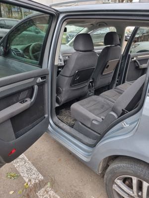 vând vw touran 2.0 tdi din 2008 - imagine 4