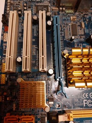 Motherboard, placa de baza, GIGABYTE GA- 945GZM-S2 - imagine 3