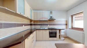 De inchiriat apartament 3 camere - HARMAN (Aleea 14) - imagine 7