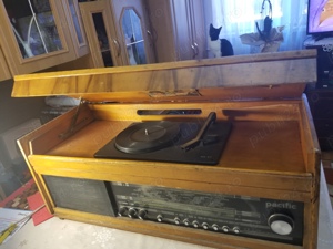 vand aparat radio cu picup marca pacific nefunctionabil