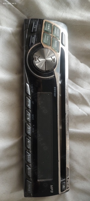 Vând față de radiocasetofon auto Alpine, cu MP3.