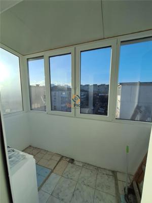 Apartament 3 camere cu centrala etaj 4 zona Circumvalatiunii - imagine 2