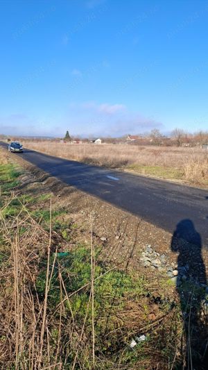   Teren intravilan  Calugareni, 10 km de la autostrada, respectiv 12 km de la Arad  - imagine 2