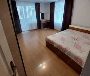 Vând apartament cu 3 camere în Zorilor, cartirer Europa  PERSOANĂ FIZICĂ - imagine 4