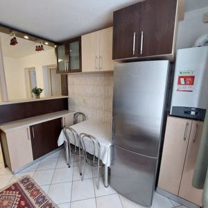 Vând apartament cu 3 camere în Zorilor, cartirer Europa  PERSOANĂ FIZICĂ - imagine 3