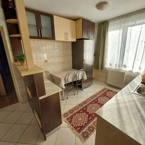 Vând apartament cu 3 camere în Zorilor, cartirer Europa  PERSOANĂ FIZICĂ - imagine 2