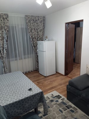 Inchiriez apartament 2 mobilat camere 33 mp Aleea Neptun, zona Center - imagine 1