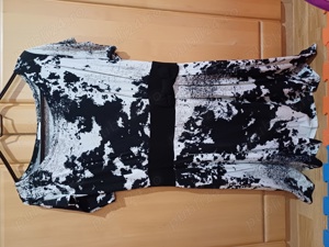 Vand rochie L dar merge lejer și la XL, de la C&A, în stare impecabilă