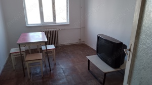 închiriez apartament 3 camere central Arad  - imagine 2