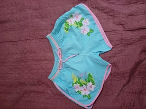 Vand pantaloni scurți, în stare perfecta. Pe eticheta scrie XL dar corespunde mărimii S