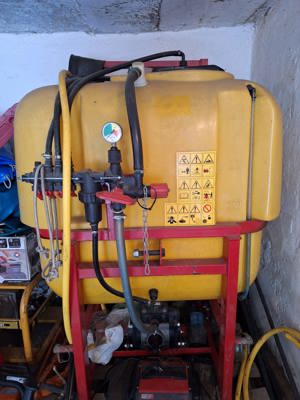 vindem o stropitoare curioasa