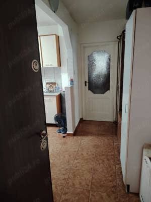 Vand urgent apartament cu 2 camere foarte central - imagine 9