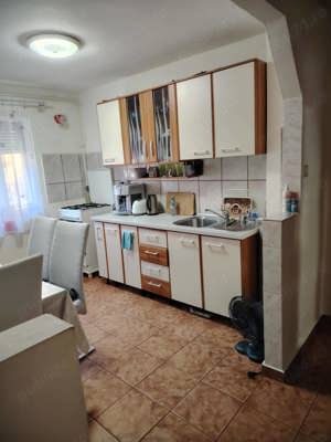 Vand urgent apartament cu 2 camere foarte central - imagine 8