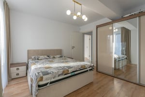 Apartament de lux cu 2 camere si 2 balcoane in Tractorul - imagine 7