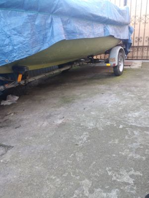 Ambarcatiuni de vanzare