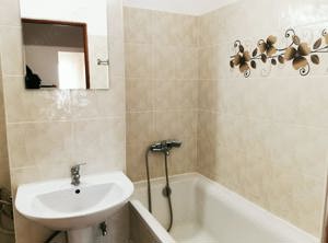 Apartament 2 Camere decomandate vizavi de spitalul judetean