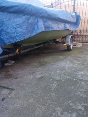 Ambarcatiuni de vanzare