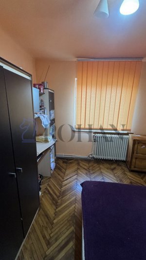 Se vinde apartament 4 camere zona buna Cetate - imagine 13