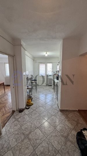 Se vinde apartament 4 camere zona buna Cetate