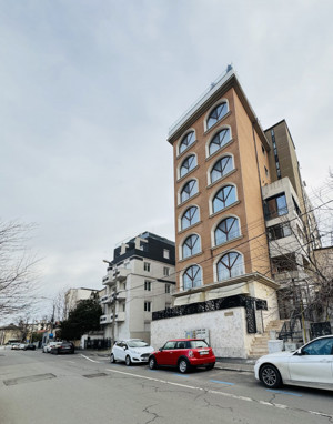 Apartament elegant cu centrală proprie și parcare subterană 