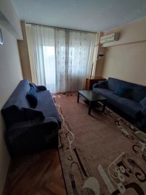 Închiriez apartament cu trei camere 