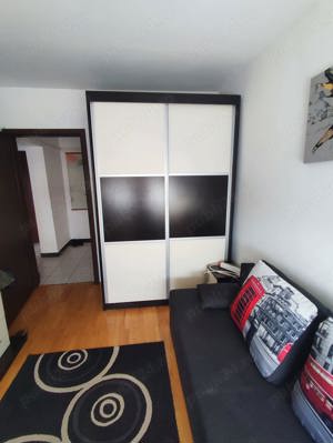 Închiriez apartament cu trei camere  - imagine 5