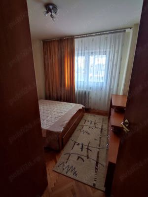 Închiriez apartament cu trei camere  - imagine 4