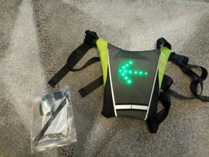 vesta cu semnalizare cu telecomanda pe ghidon, pentru biciclisti, trotinetisti