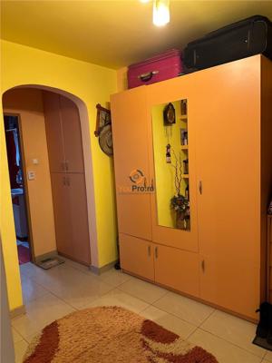 Apartament 2 camere decomandat etaj 3 zona Soarelui - imagine 5