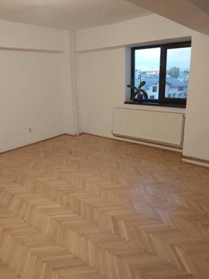 apartament cu 3 camere, spatios nemobilat