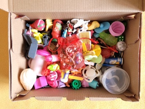 Set   cutie cu jucarii marunte