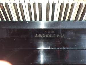 Vând pianină Woltersdorf Berlin 