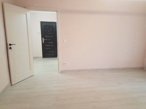 Apartament doua camere, semidecomandat, etaj doi din patru, renovat elegant, parcare, liber, Narcisa