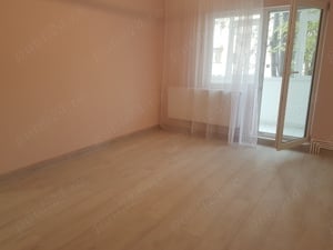 Apartament doua camere, semidecomandat, etaj doi din patru, renovat elegant, parcare, liber, Narcisa - imagine 4