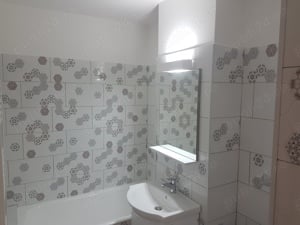 Apartament doua camere, semidecomandat, etaj doi din patru, renovat elegant, parcare, liber, Narcisa - imagine 17