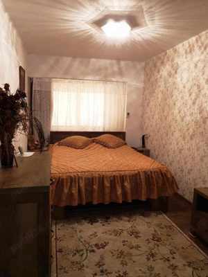 Vand apartament cu 3 camere,zona deal. - imagine 3