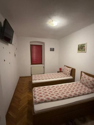 Apartament la Casă, Ultracentral – Mobilat și Utilat Complet - imagine 4