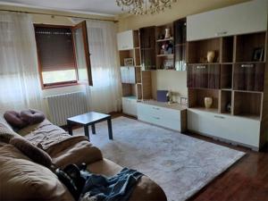 Apartanent 2 cam. Traian