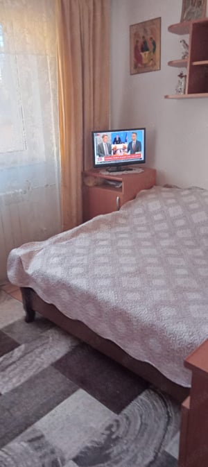 vand apartament 2 camere , etaj 2 , zona Stomatologie, blocuri mai noi